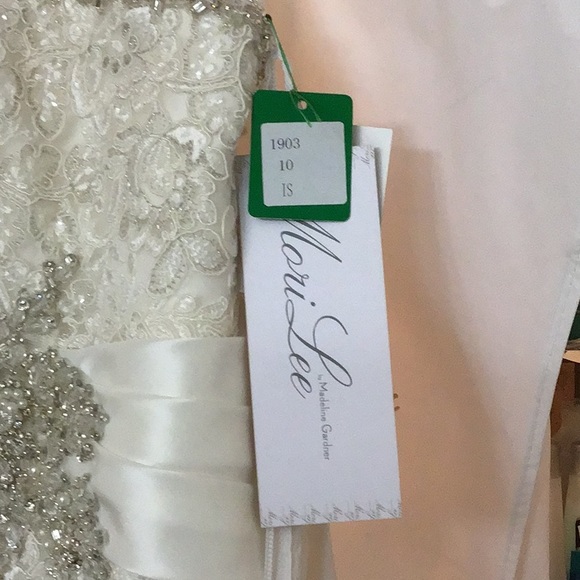 Wedding gown mermaid cut ivory size 10 with hoop